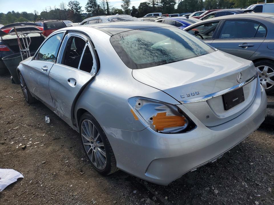 Снимка 2 от търг – 2015 MERCEDES-BENZ C с VIN 55SWF4KB7FU012296