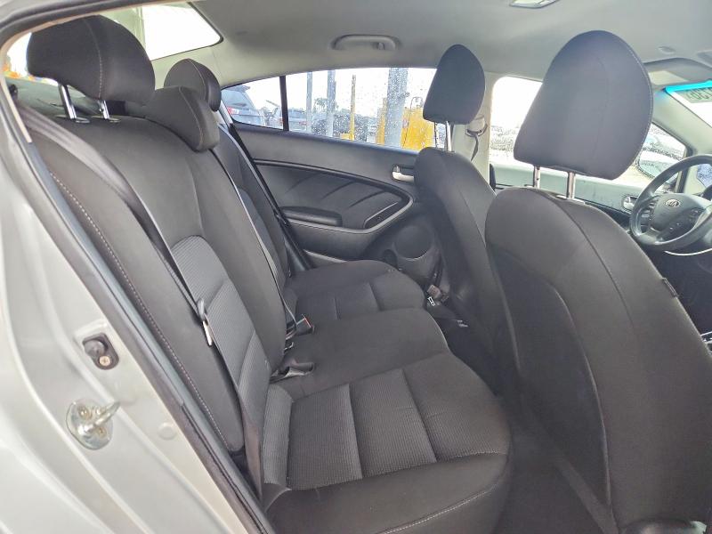 Foto 10 de la subasta – 2017 KIA FORTE con VIN 3KPFK4A77HE078964