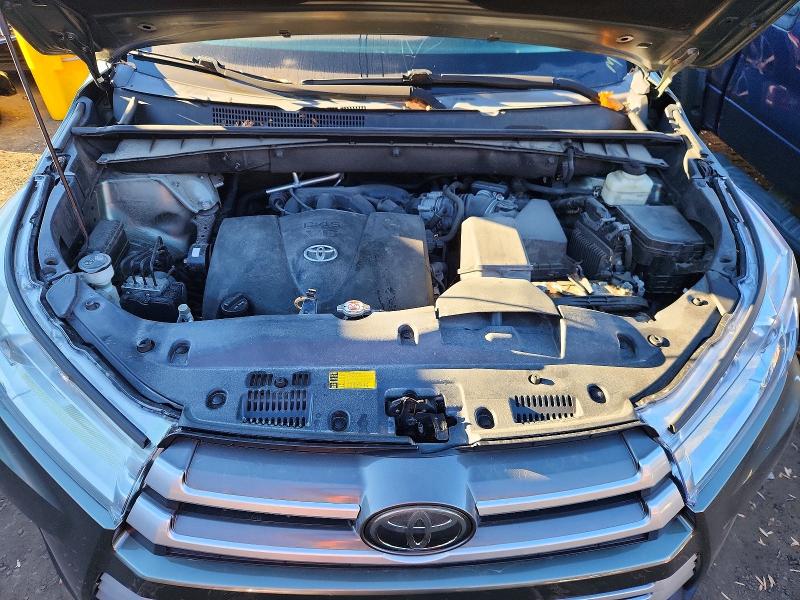 Photo 12 from auction – 2018 TOYOTA HIGHLANDER with VIN 5TDJZRFH3JS869721