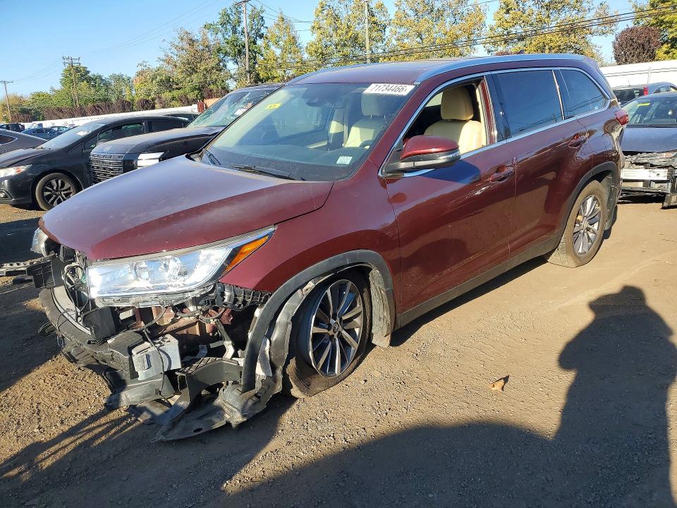 Photo 1 from auction – 2019 TOYOTA HIGHLANDER with VIN 5TDJZRFH5KS737593