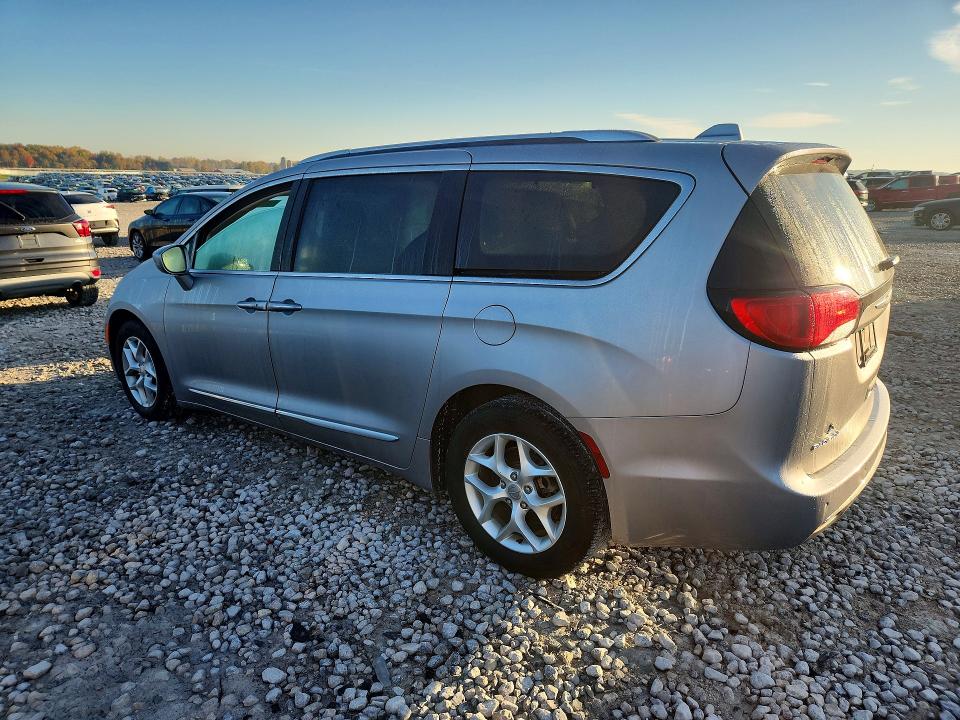 Снимка 2 от търг – 2017 CHRYSLER PACIFICA с VIN 2C4RC1EGXHR841304
