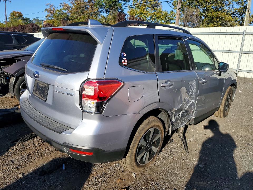 Снимка 3 от търг – 2018 SUBARU FORESTER с VIN JF2SJARC4JH547365