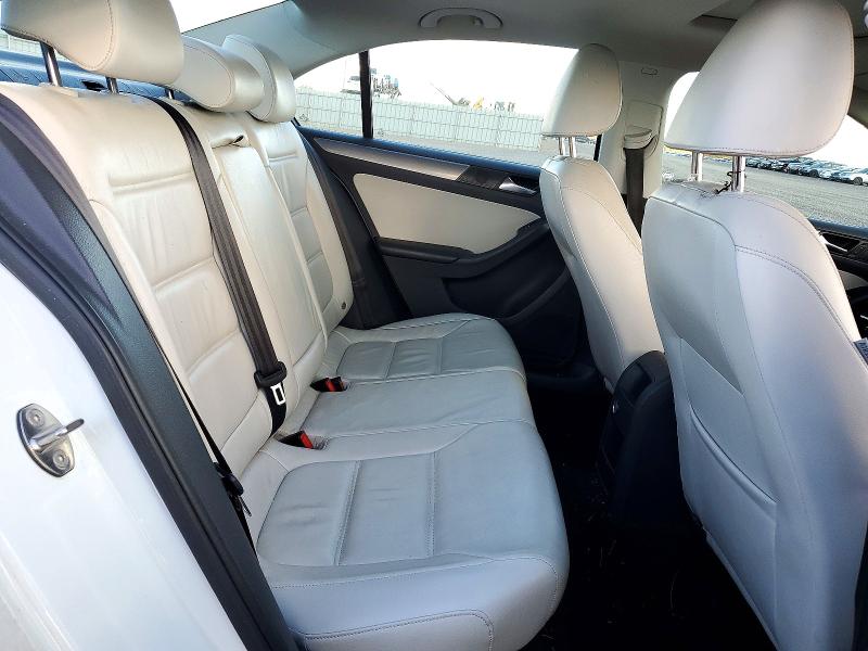 Снимка 10 от търг – 2015 VOLKSWAGEN JETTA с VIN 3VWLA7AJ2FM282803