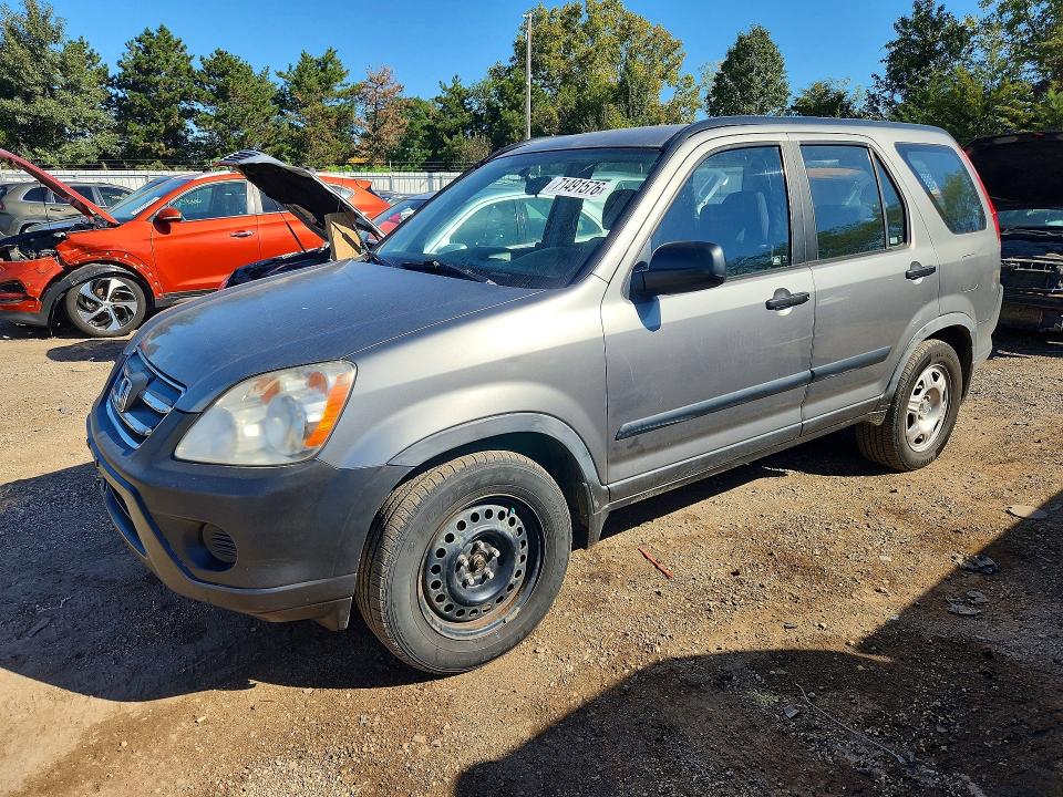 HONDA CR-V 2005 with VIN JHLRD785X5C028370 - Photo from auction
