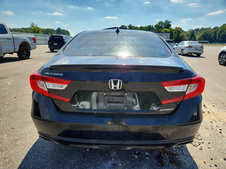 Снимка 6 от търг – 2018 HONDA ACCORD с VIN 1HGCV1F3XJA118141