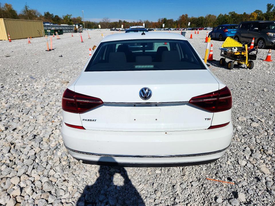 Снимка 6 от търг – 2017 VOLKSWAGEN PASSAT с VIN 1VWAT7A33HC004676