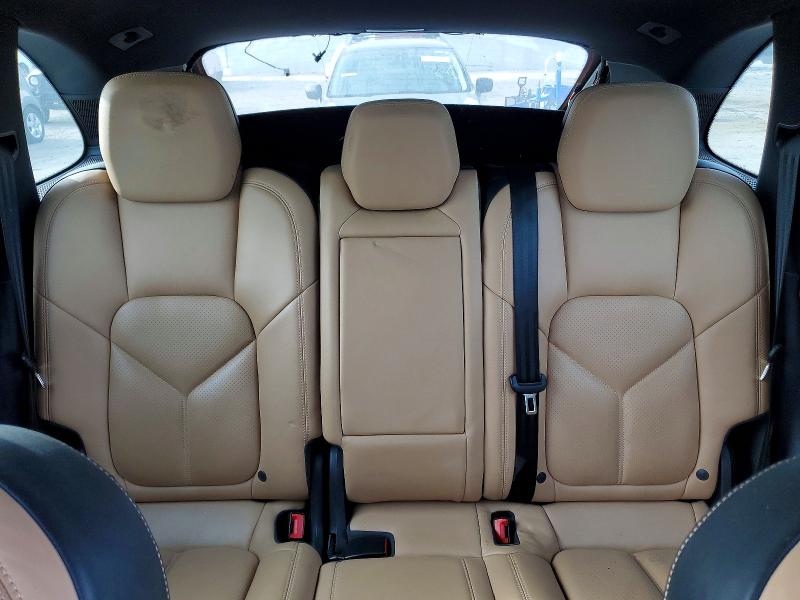 Photo 10 from auction – 2016 PORSCHE CAYENNE with VIN WP1AA2A21GLA10539