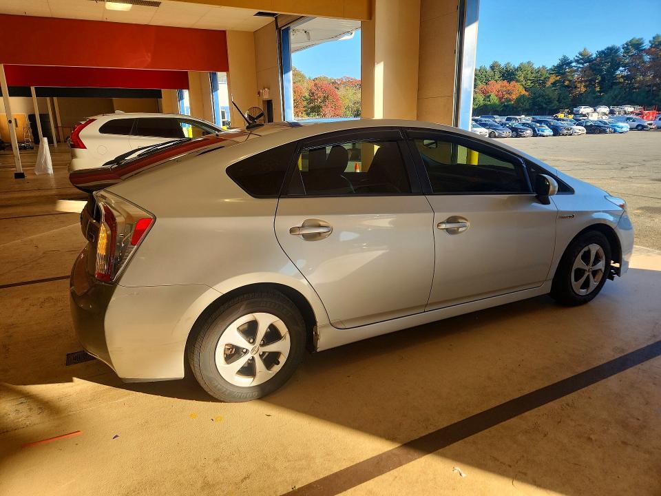 Photo 3 from auction – 2015 TOYOTA PRIUS with VIN JTDKN3DU8F0419716
