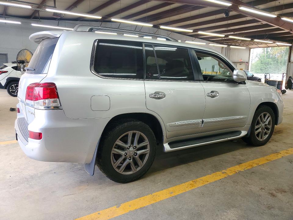 Foto 3 de la subasta – 2013 LEXUS LX con VIN JTJHY7AX7D4085690