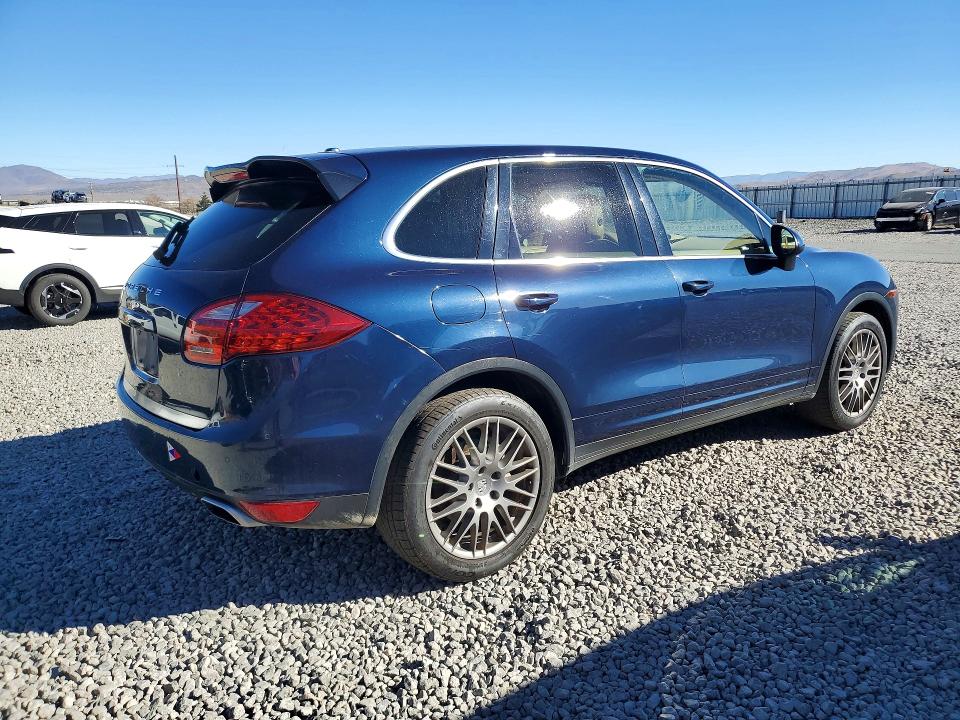 Photo 3 from auction – 2013 PORSCHE CAYENNE with VIN WP1AB2A2XDLA81652