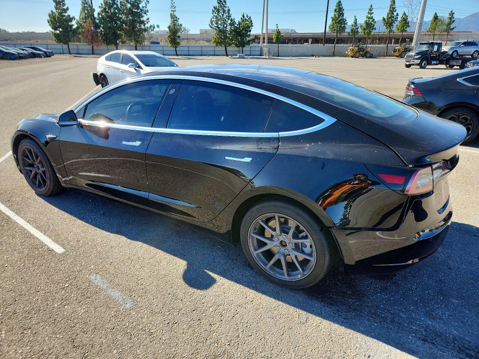 Снимка 2 от търг – 2018 TESLA MODEL 3 с VIN 5YJ3E1EB2JF179837