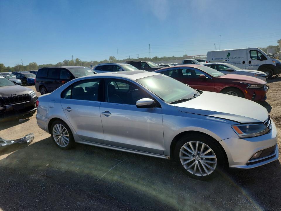 Снимка 4 от търг – 2015 VOLKSWAGEN JETTA с VIN 3VWD07AJ8FM329713