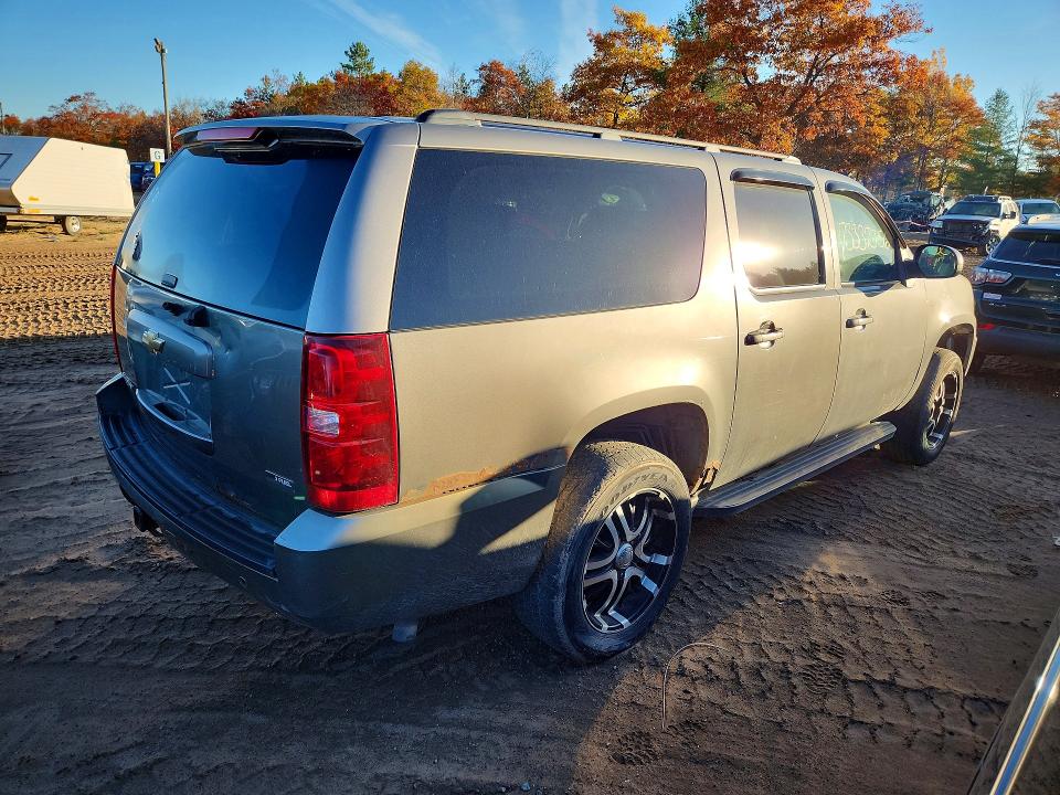 Photo 3 from auction – 2008 CHEVROLET SUBURBAN with VIN 1GNFK16338J119377
