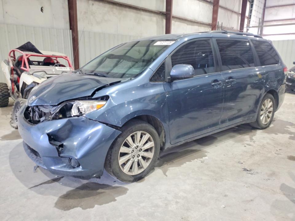 TOYOTA SIENNA 2014 с VIN 5TDJK3DC4ES080086 - Снимка от търг