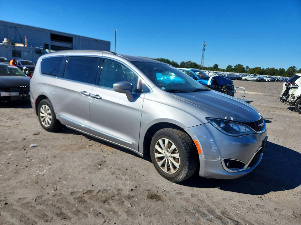 Снимка 4 от търг – 2017 CHRYSLER PACIFICA с VIN 2C4RC1BG9HR648226