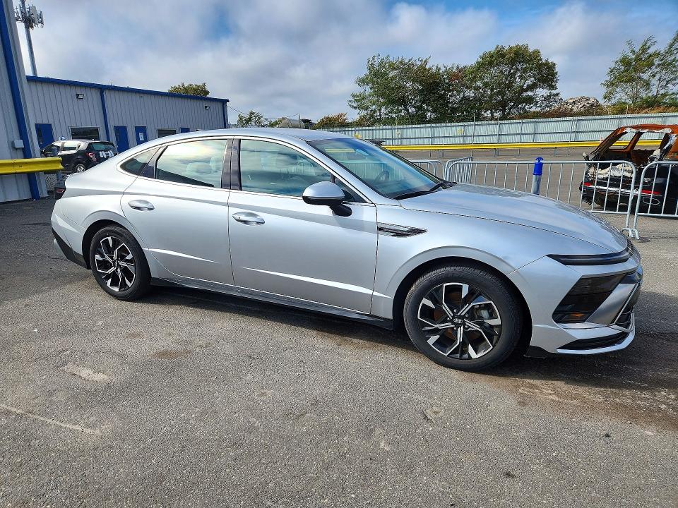 Photo 4 from auction – 2025 HYUNDAI SONATA with VIN KMHL64JA2SA436917