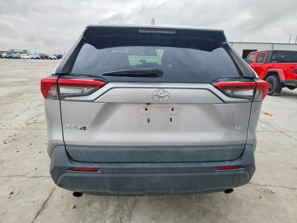 Снимка 6 от търг – 2021 TOYOTA RAV4 с VIN 2T3H1RFVXMC104179