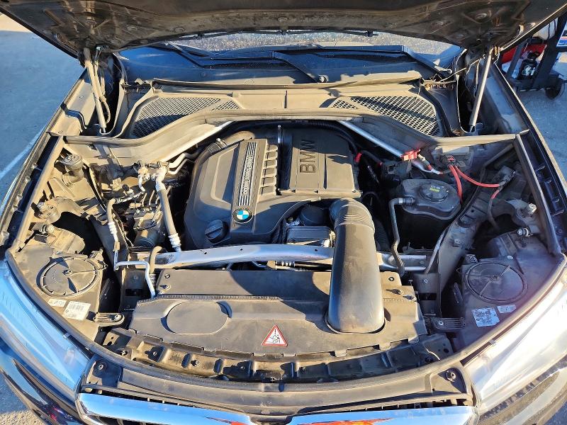 Снимка 12 от търг – 2015 BMW X5 с VIN 5UXKR0C53F0K58140