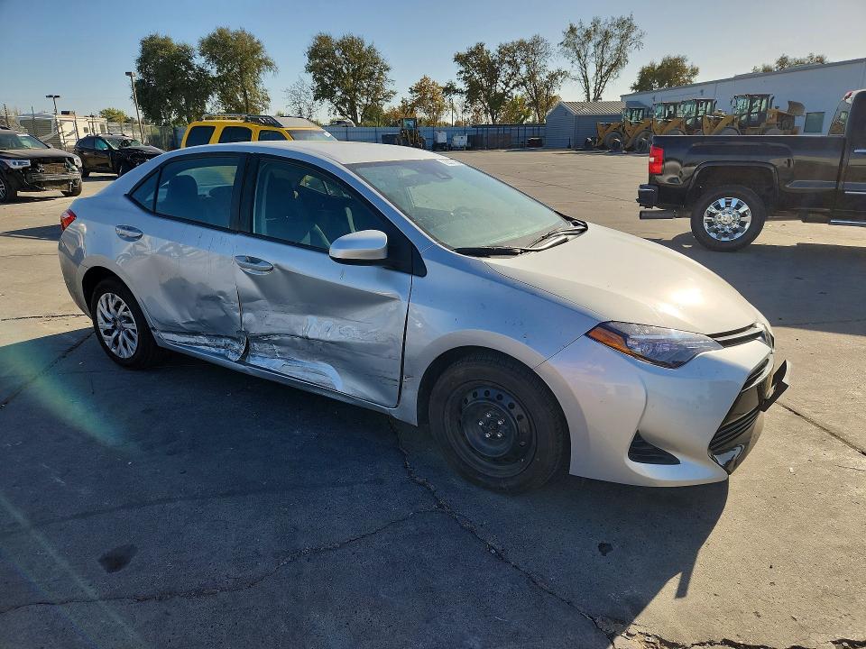 Снимка 4 от търг – 2019 TOYOTA COROLLA с VIN 2T1BURHE7KC202988