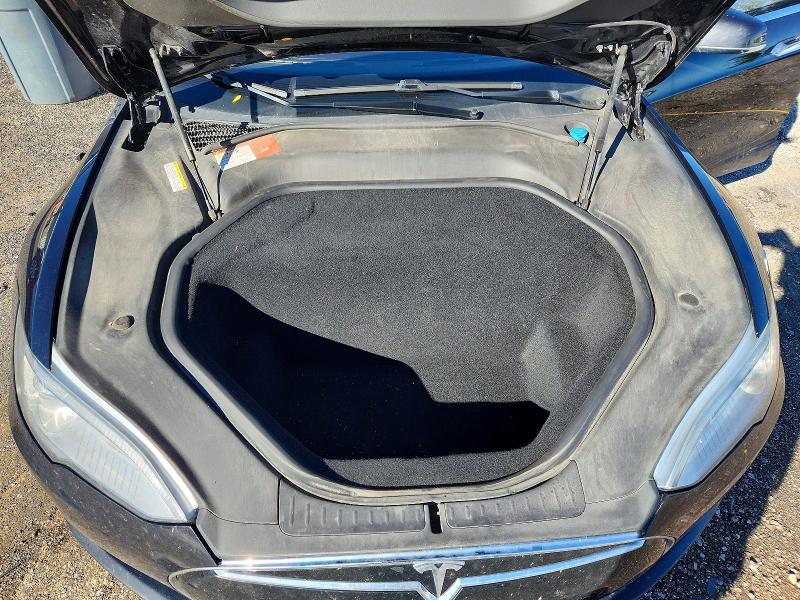 Снимка 11 от търг – 2015 TESLA MODEL S с VIN 5YJSA1S2XFF082713