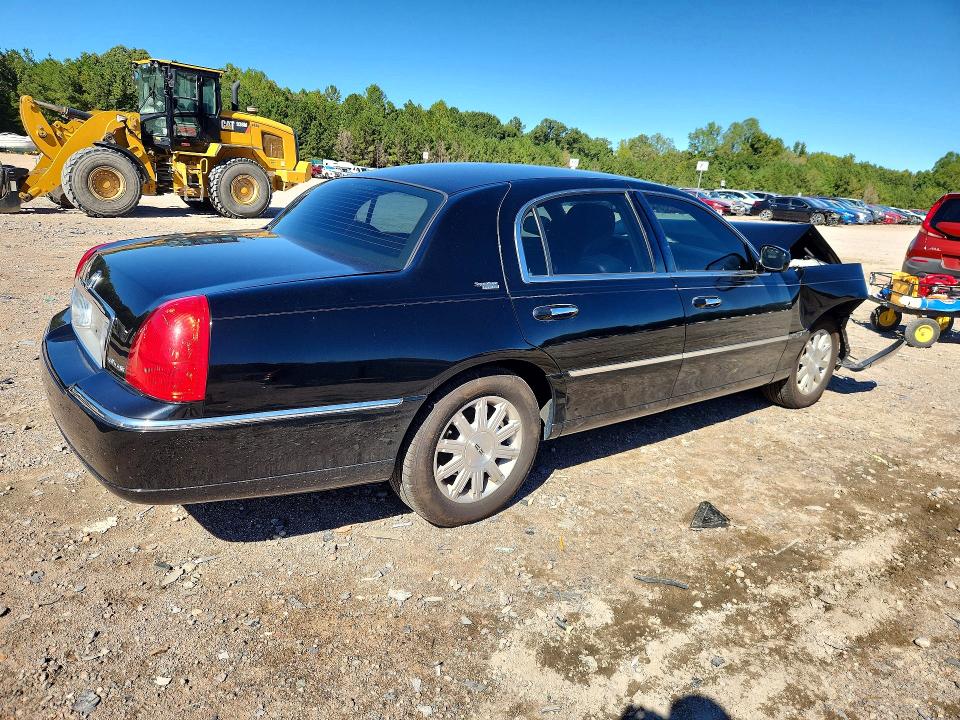 Снимка 3 от търг – 2011 LINCOLN TOWN CAR с VIN 2LNBL8CV2BX760744