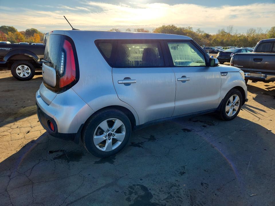 Фото 3 с аукциона – 2017 KIA SOUL с VIN KNDJN2A25H7475065