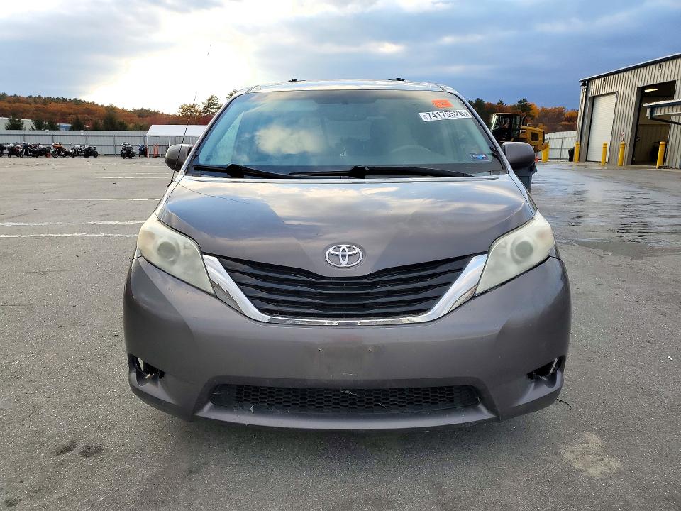 Photo 5 from auction – 2012 TOYOTA SIENNA with VIN 5TDKK3DC8CS254033