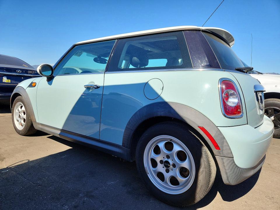 Снимка 2 от търг – 2012 MINI COOPER с VIN WMWSU3C59CT257261
