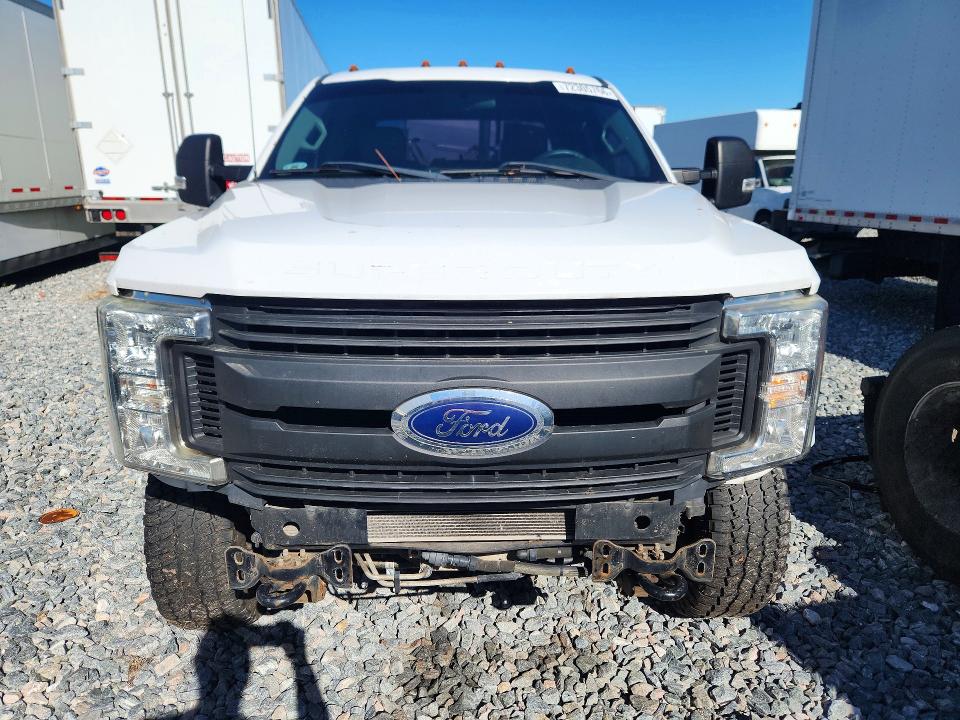 Снимка 5 от търг – 2017 FORD F350 с VIN 1FT8W3DT6HEB56324