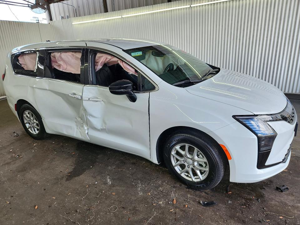 Снимка 4 от търг – 2027 CHRYSLER PACIFICA с VIN 2C4RC1BG2VR592643