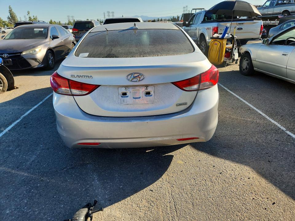 Снимка 6 от търг – 2012 HYUNDAI ELANTRA с VIN KMHDH4AE0CU196817