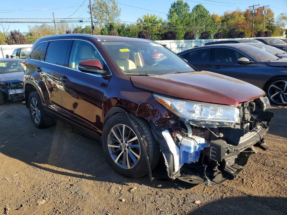 Photo 4 from auction – 2019 TOYOTA HIGHLANDER with VIN 5TDJZRFH5KS737593