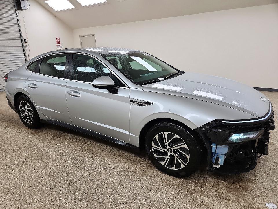 Снимка 4 от търг – 2026 HYUNDAI SONATA HYBRID с VIN KMHL24JJ7TA176429