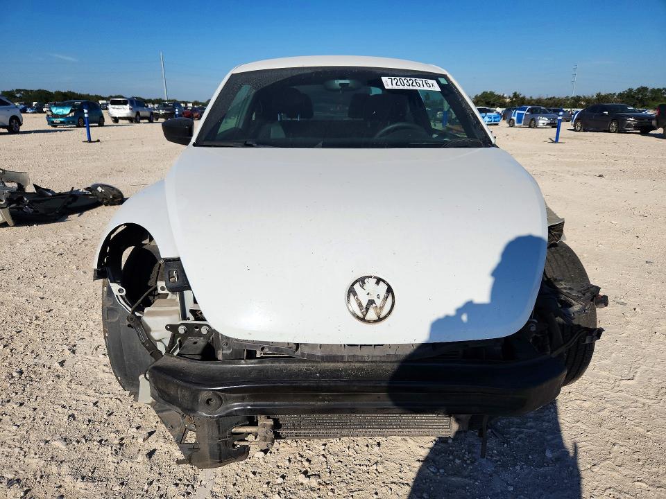 Photo 5 from auction – 2017 VOLKSWAGEN BEETLE with VIN 3VWF17AT5HM628179