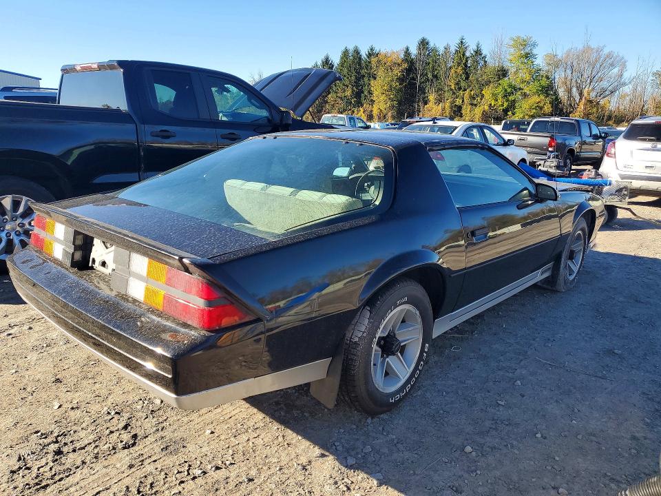 Снимка 3 от търг – 1984 CHEVROLET CAMARO с VIN 1G1AP87G0EN196428