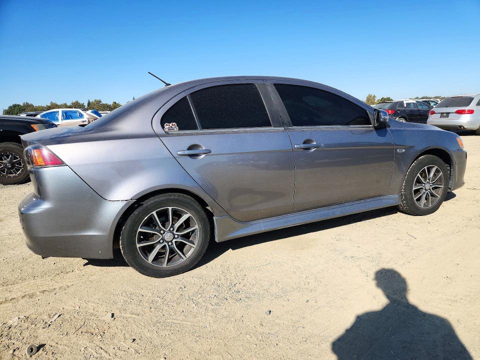 Снимка 3 от търг – 2017 MITSUBISHI LANCER с VIN JA32U2FU1HU008372