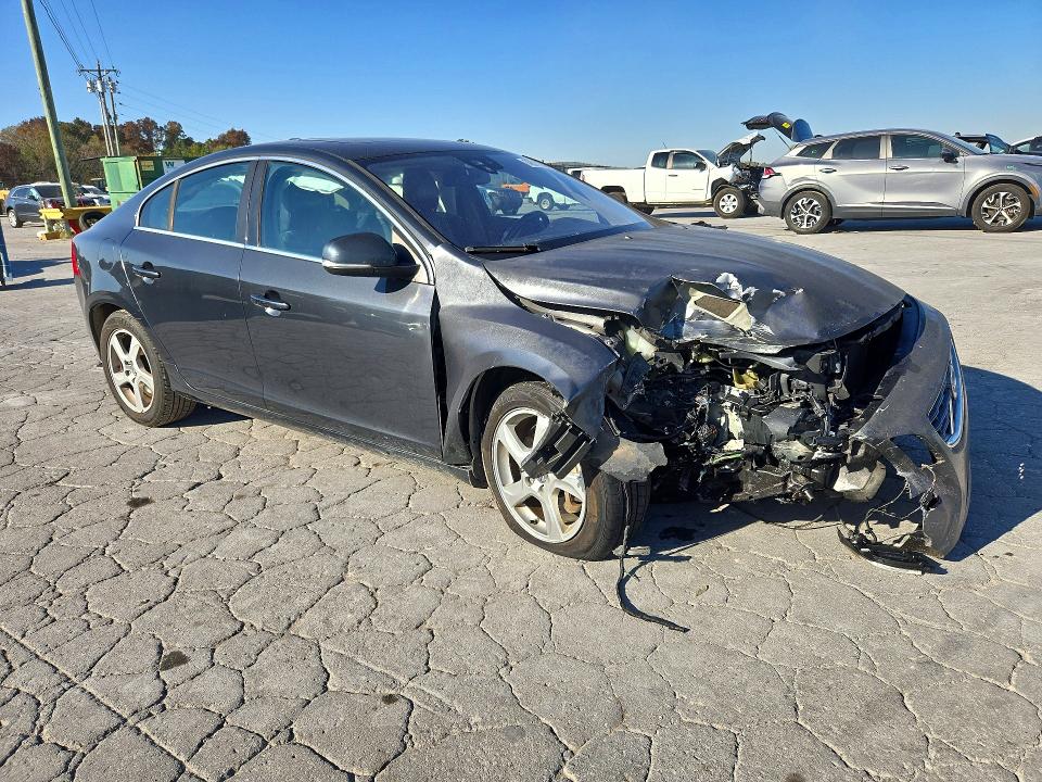 Foto 4 de la subasta – 2013 VOLVO S60 con VIN YV1612FS1D1212718