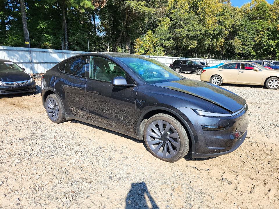 Снимка 4 от търг – 2026 TESLA MODEL Y с VIN 7SAYGDEE5TA667386