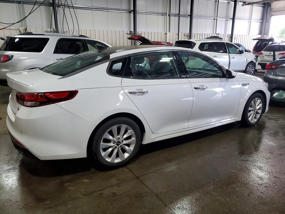 Photo 3 from auction – 2018 KIA OPTIMA with VIN 5XXGT4L38JG237807