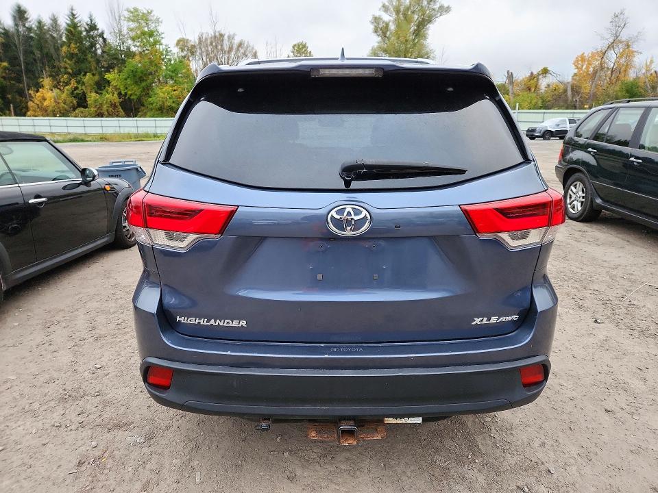 Zdjęcie 6 z aukcji – 2018 TOYOTA HIGHLANDER z VIN 5TDJZRFH4JS821905