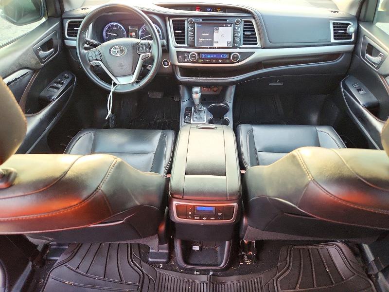 Снимка 8 от търг – 2019 TOYOTA HIGHLANDER с VIN 5TDKZRFH7KS332470