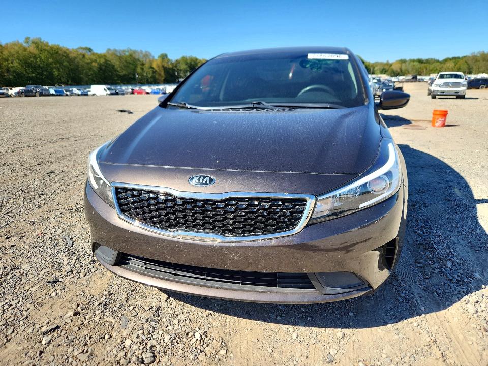 Снимка 5 от търг – 2017 KIA FORTE с VIN 3KPFL4A79HE131354