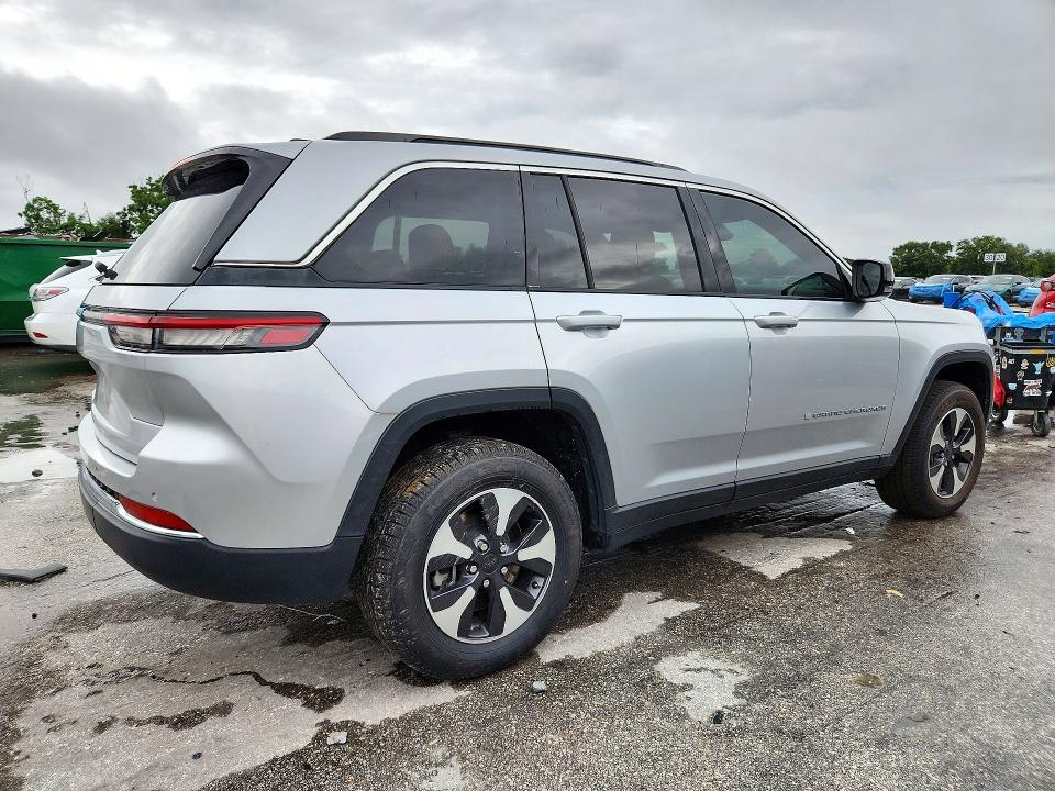 Снимка 3 от търг – 2024 JEEP GRAND CHEROKEE с VIN 1C4RJYB62RC115280