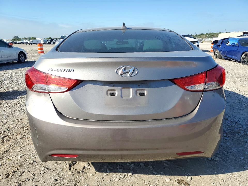 Снимка 6 от търг – 2012 HYUNDAI ELANTRA с VIN 5NPDH4AE9CH132340