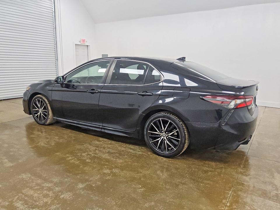Снимка 2 от търг – 2021 TOYOTA CAMRY с VIN 4T1G11AK0MU521313