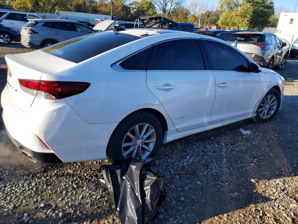 Снимка 3 от търг – 2018 HYUNDAI SONATA с VIN 5NPE24AF2JH696780