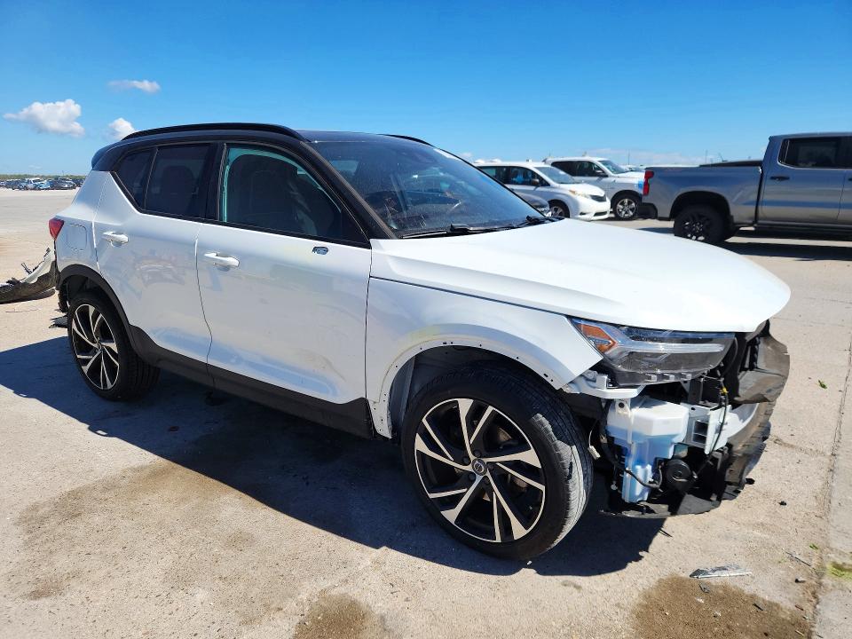 Снимка 4 от търг – 2021 VOLVO XC40 с VIN YV4162UM5M2462198