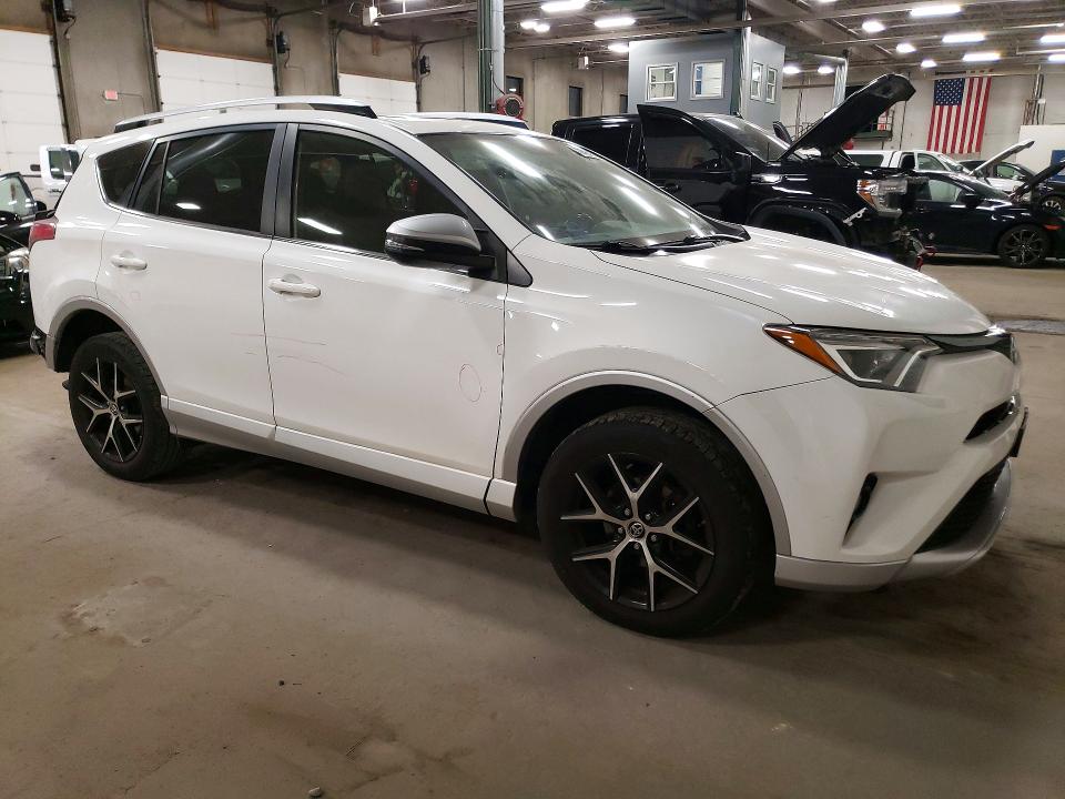 Снимка 4 от търг – 2016 TOYOTA RAV4 с VIN JTMJFREV8GD184330