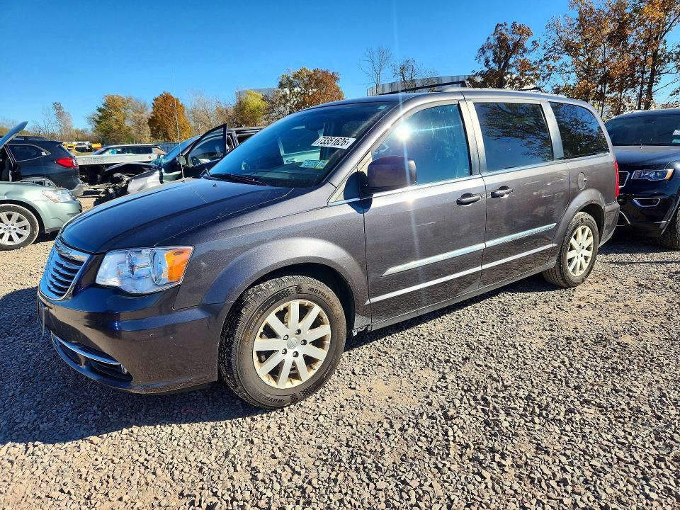 CHRYSLER TOWN & COUNTRY 2015 с VIN 2C4RC1BG5FR561551 - Снимка от търг