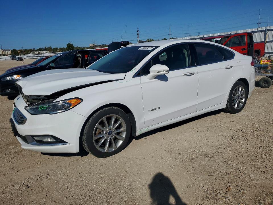 FORD FUSION 2017 مع رقم تعريف المركبة 3FA6P0LU6HR158994 - صورة من المزاد